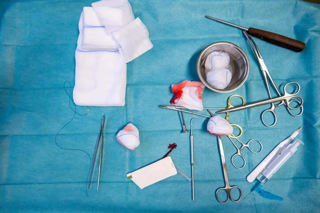 General surgery instruments set including forceps, scissors, retractors, and clamps